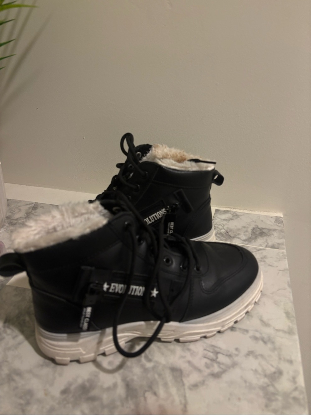 SHEIN Black Faux-Fur Lined Men's High-Top Boots with White Sole